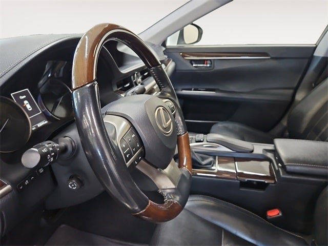 2016 Lexus ES 300h